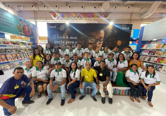 Alunos da rede municipal de Branquinha visitam Bienal do Livro