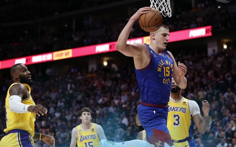Atual campeão, Denver abre a temporada da NBA com triple-double de Jokic e vitória sobre Lakers