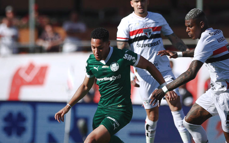 Palmeiras ameniza erros da arbitragem em clássico com o São Paulo e acusa rivais: 'Hipócritas'