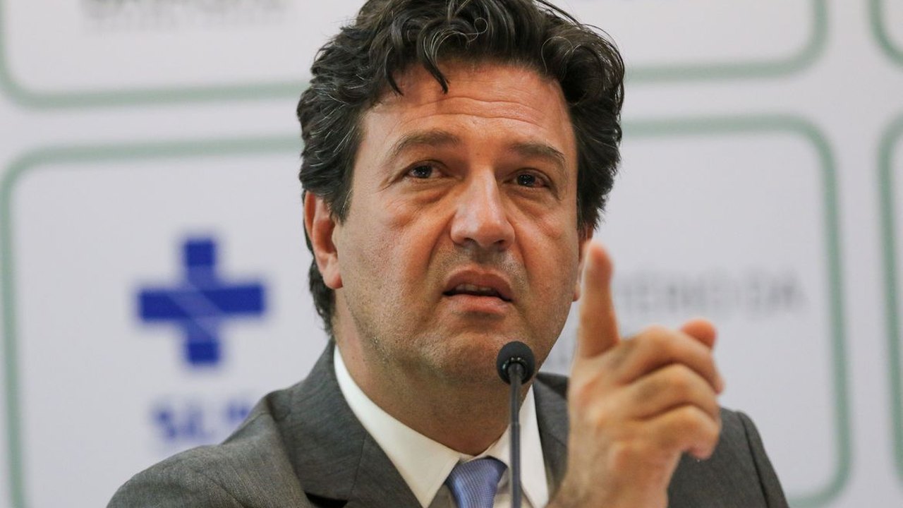 Maioria rejeita saída de Mandetta da Saúde, aponta pesquisa