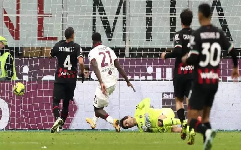 Com um a mais, Milan cai na Copa da Itália ao perder do Torino na prorrogação