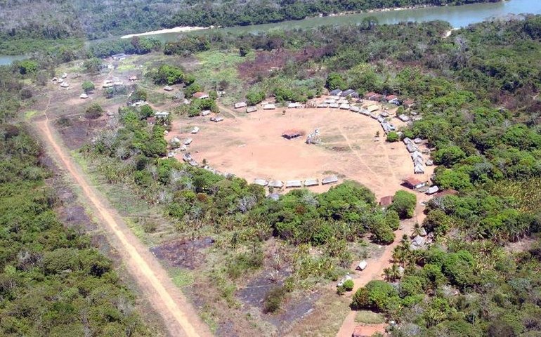 Lewandowski assina portaria de demarcação de três terras indígenas