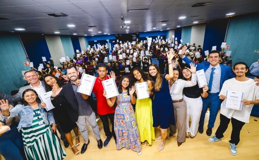 Emprega Jovem celebra formatura de mais 360 alunos em Maceió