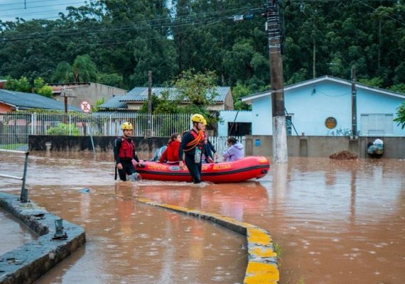 Inundações no RS: famílias em situação de pobreza vão receber R$ 2,5 mil