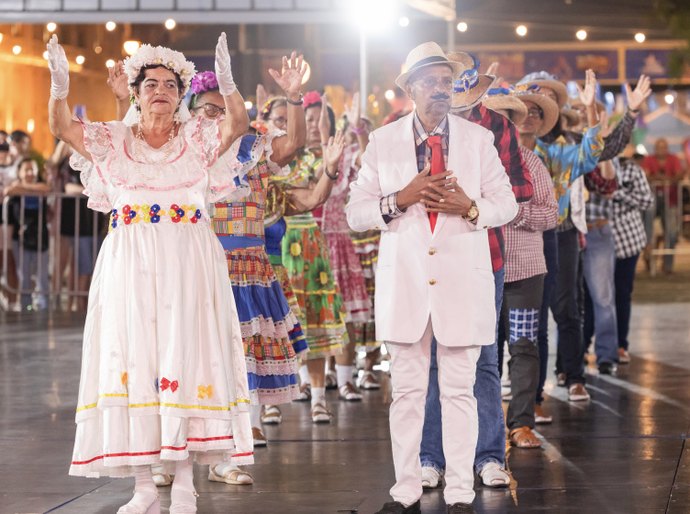Junina formada por pessoas idosas emociona e inspira no Festival Municipal de Quadrilhas