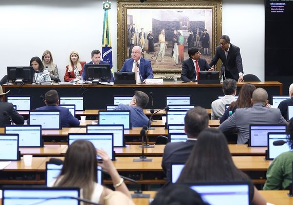 CCJ aprova aumento de pena para aliciamento de crianças na internet