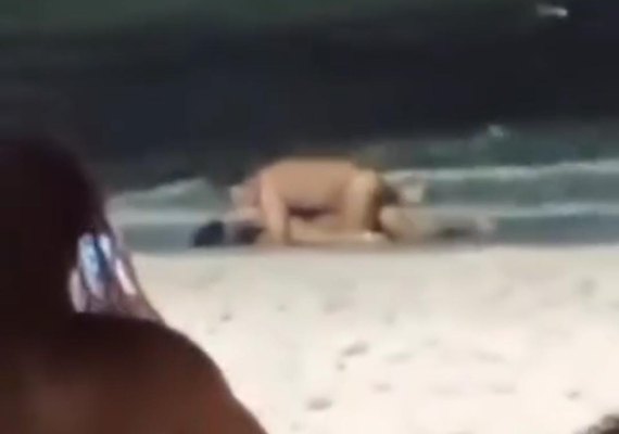 Flagrante na Praia de Pajuçara: casal é filmado em ato sexual em público