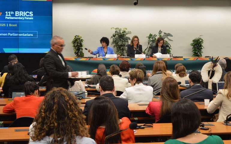 Fórum Parlamentar do BRICS termina com críticas ao protecionismo e defesa da multipolaridade (VÍDEOS)