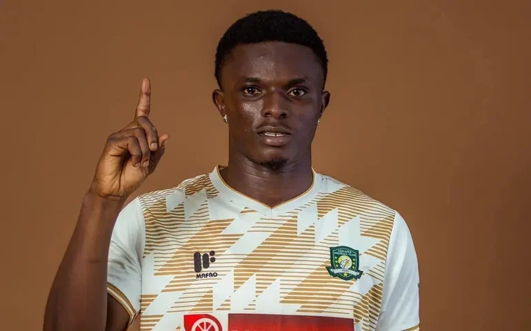 Jogador ganês morre após ataque a ônibus do Berekum Chelsea