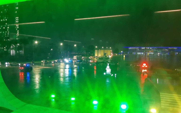 STF é evacuado após explosões na Praça dos Três Poderes