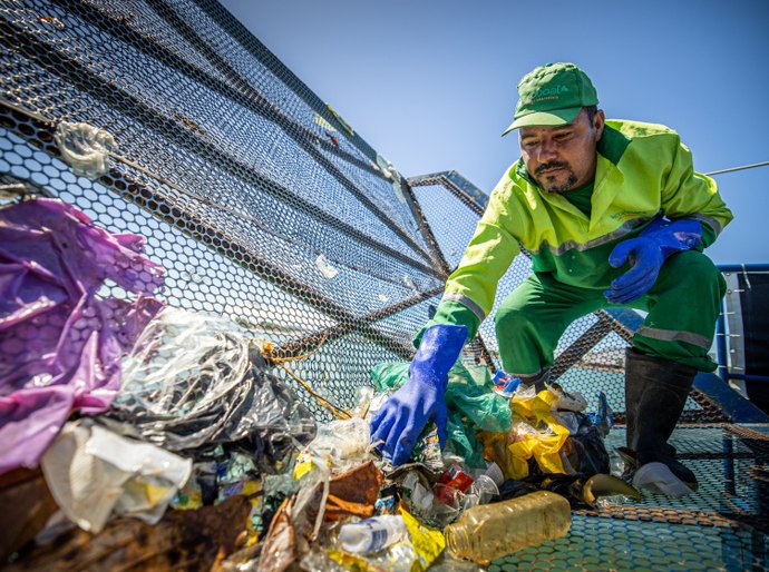 Ecoboats retiraram mais de 120 toneladas de entulhos da lagoa e das praias da capital