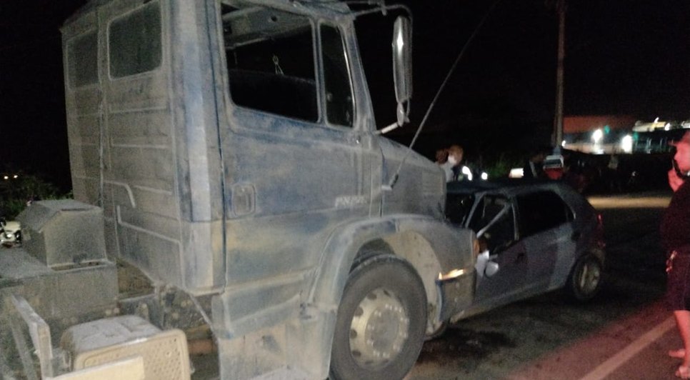 Motorista morre após colidir com caminhão em Simão Dias / Foto: Foto: BPRv/SE