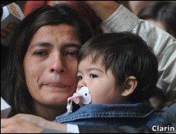 Paraguaia com sua filha de 7 meses