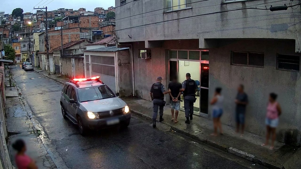 Homem é preso após jogar álcool e atear fogo na companheira na Zona Norte do Rio