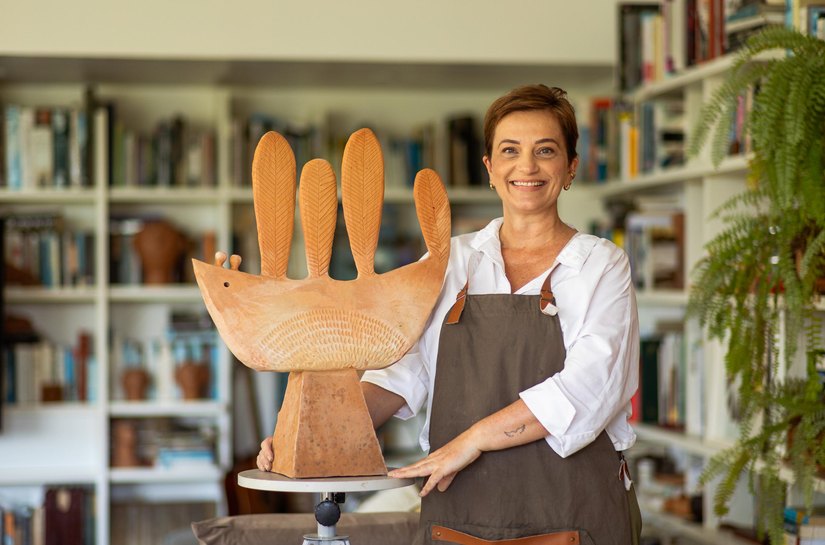 Do barro ao mundo: Artesã representa Alagoas na Semana de Design de Milão
