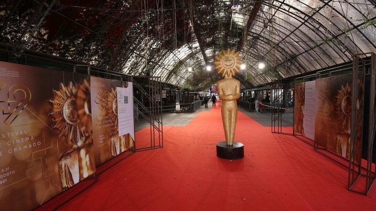 Onde assistir aos últimos filmes vencedores do Festival de Gramado