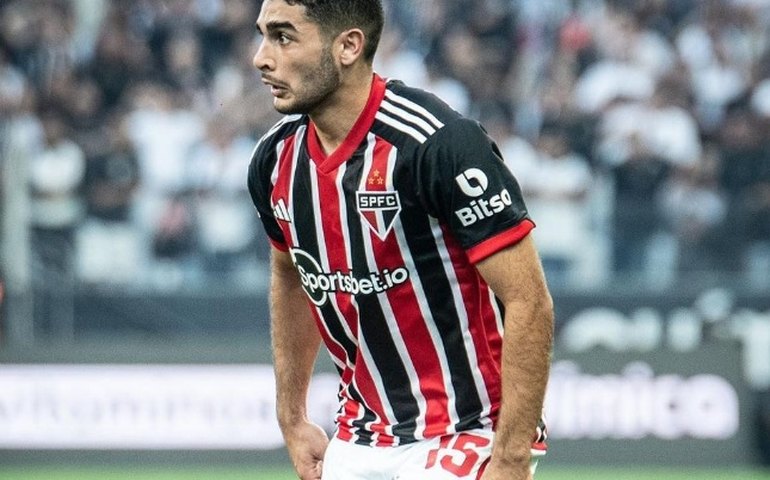 Michel Araújo pede desculpas por pênalti cometido no São Paulo e Lucas Moura o absolve