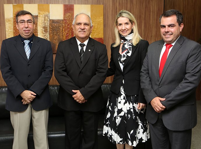 Otávio Praxedes reúne-se com a presidente do TCE, Rosa Albuquerque