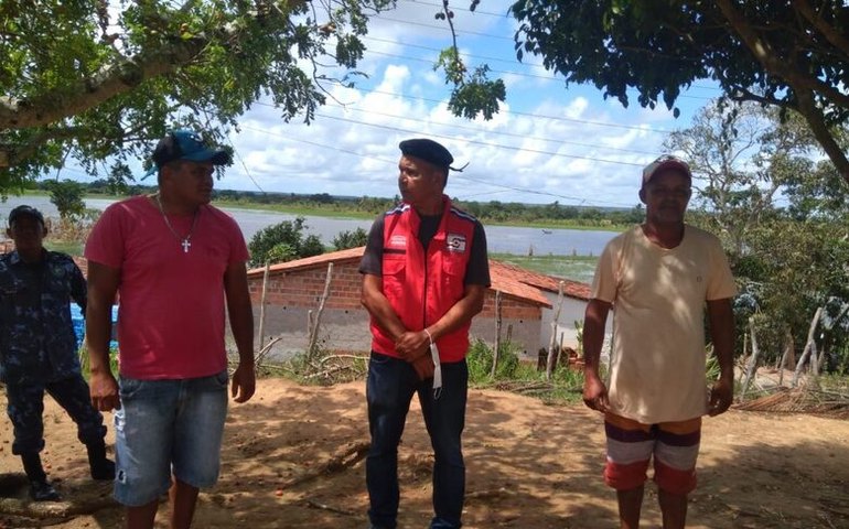 Defesa Civil de Penedo visita comunidade Marizeiro