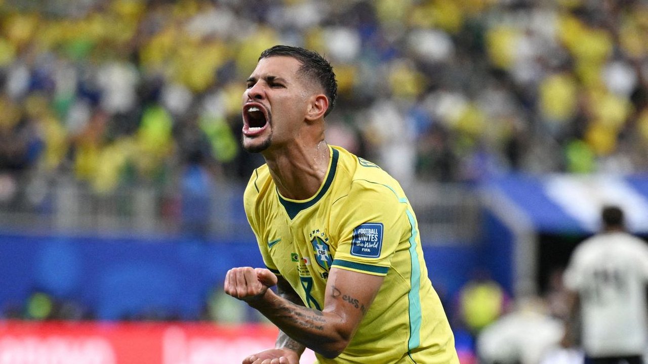 Bruno Guimarães vira 'regista' do Brasil e pode igualar marca de Pelé
