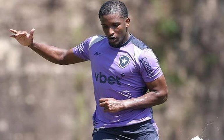 Elias Manoel agradece oportunidade de reforçar o Botafogo e prevê ano vitorioso: 'Repetir 2024'