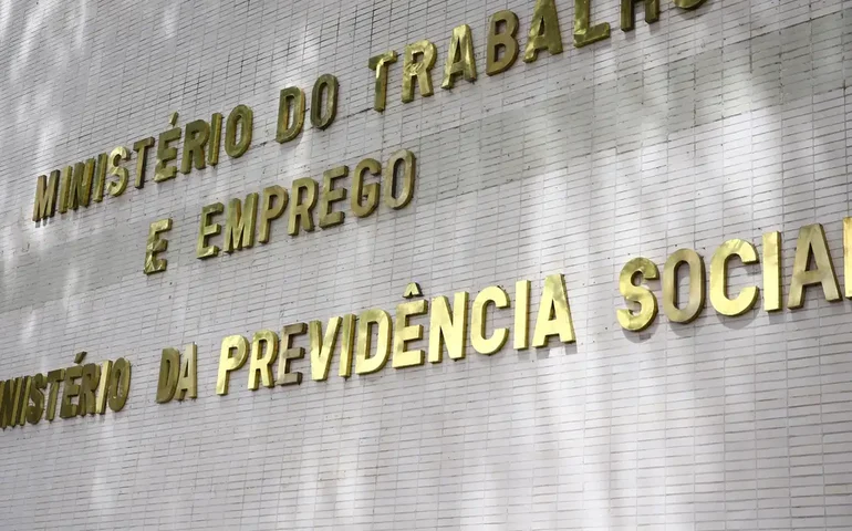 Governo cria regra contra juros ‘abusivos’ no consignado de trabalhadores CLT