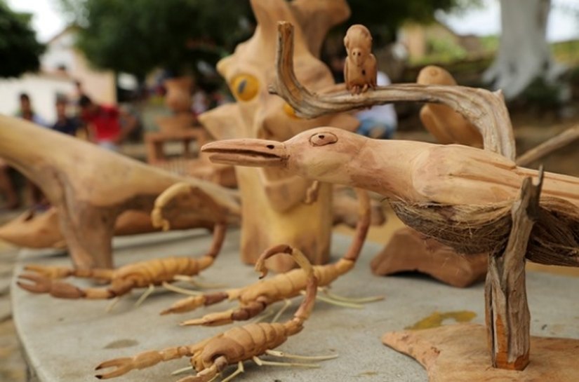 Arte produzida no povoado da Ilha do Ferro é passada entre gerações
