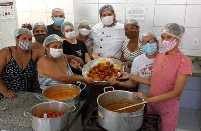 CMEI Mestra Virgínia realiza primeira oficina de culinária afro-brasileira para mulheres do Clima Bom