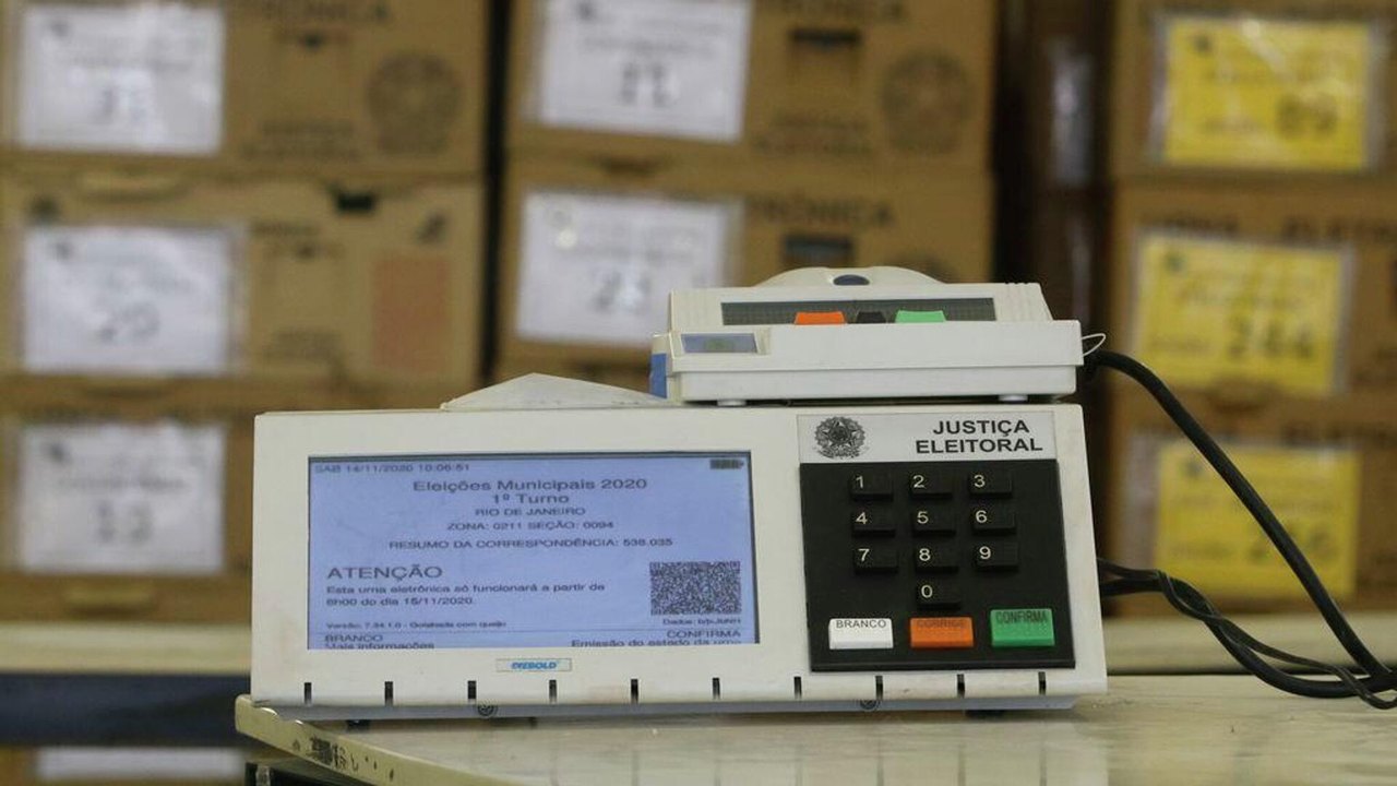 Eleitores brasileiros que não votaram no 2º turno devem justificar ausência até esta terça