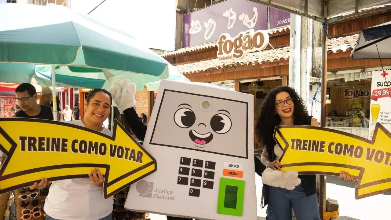TRE leva treinamento de eleitores ao Centro de Maceió  com o projeto “Rolê com a Pilili”