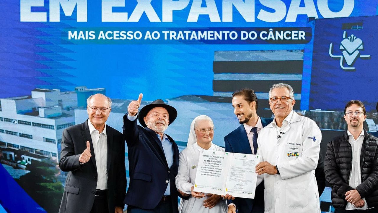 Lula entrega equipamento de radioterapia no Hospital Santa Marcelina, em São Paulo