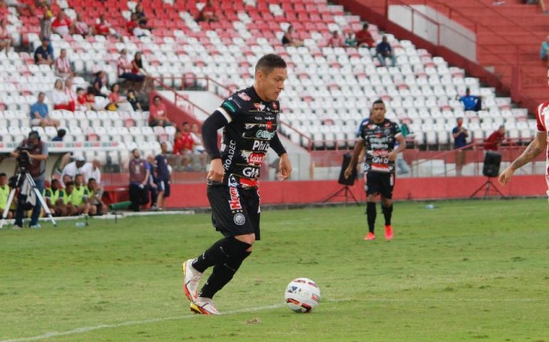 Náutico vence Operário com gols de estreantes e deixa zona de rebaixamento