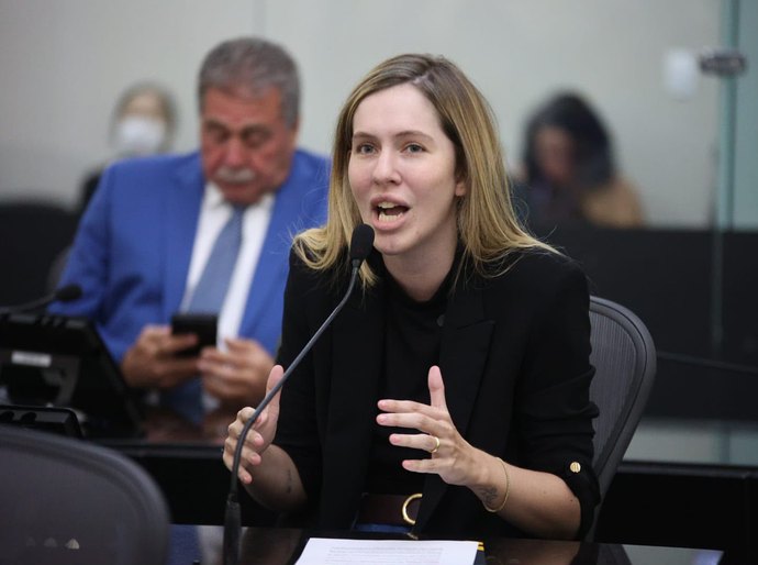 Projeto de Cibele Moura que garante empregos de servidores da Casal é aprovado na Assembleia: “Trabalhadores não estão sozinhos”