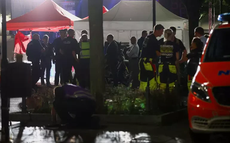 Ataque a faca em festival na Alemanha deixa ao menos três mortos e vários feridos