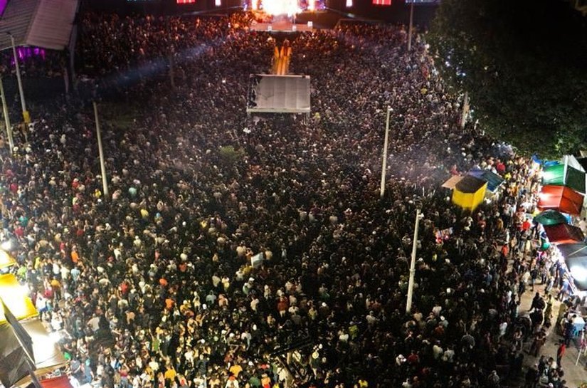 Festa dos 64 anos de Lagoa da Canoa reúne mais de 18 mil pessoas em noite histórica
