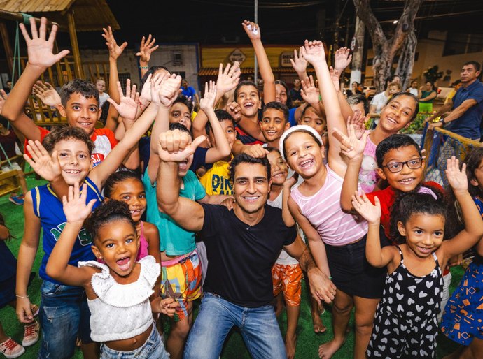 JHC entrega praça totalmente revitalizada no Poço e destaca resgate da memória