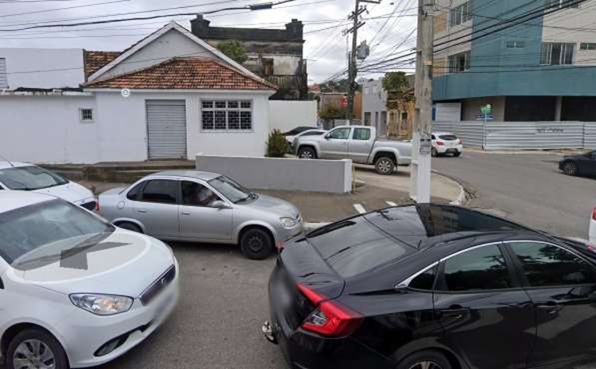 Mulher é presa após tentar obter procuração com documentos falsos em cartório de Maceió