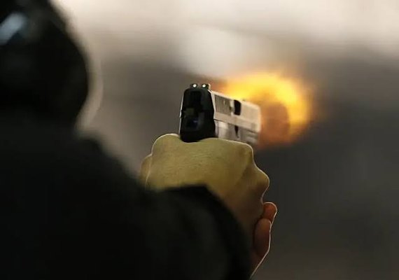 Homem é baleado na porta de casa no Tabuleiro do Martins