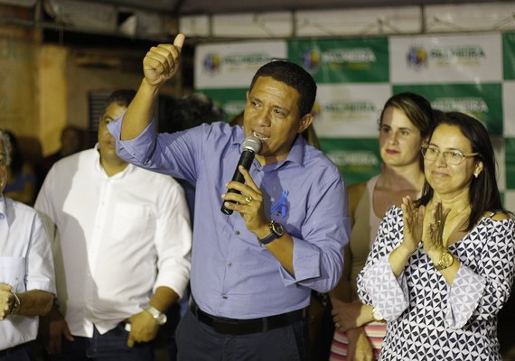 Júlio inaugura pavimentação das Ruas Antônio Ribeiro e Luísa Tereza
