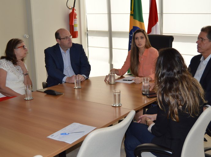 Estado alinha detalhes de parceria com a Danone voltada à 1ª Infância