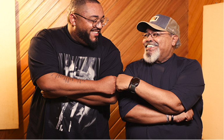 Jorge Aragão e Tiee se encontram em noite especial no Espaço Unimed, em São Paulo