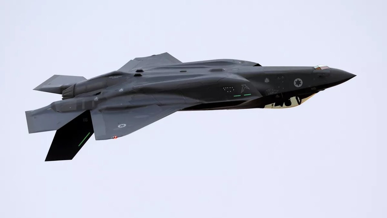 Militares dos EUA localizam Caça F-35, aeronave que se camuflou após piloto ejetar