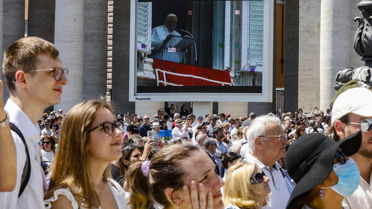 Papa Francisco volta a apelar pela paz na Ucrânia