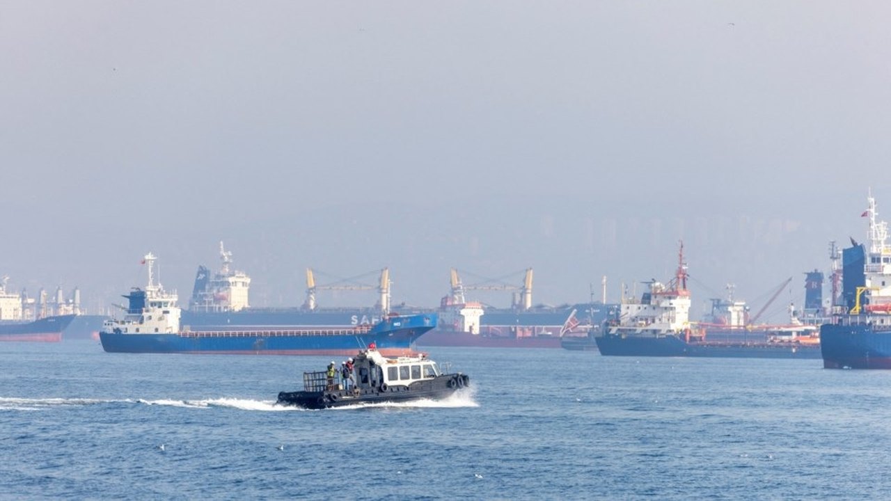 Rússia afirma ter destruído navio de reconhecimento ucraniano, no Mar Negro