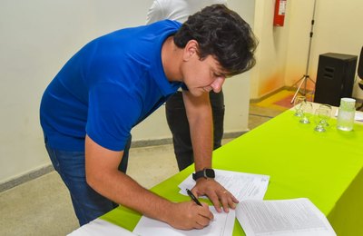 Prefeito Marcelo Beltrão e IFAL assinam termo de contratação de novos estagiários