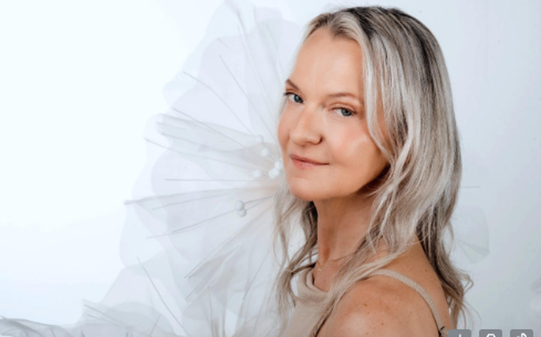 Miriam Stephan une synthpop e house music em novo single “Like the Sun”