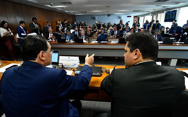 CCJ do Senado aprova texto base da reforma tributária