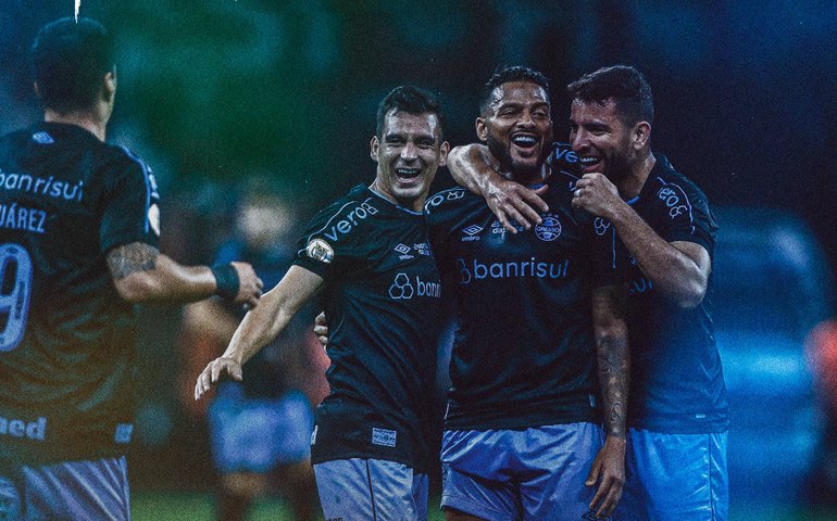 Corinthians e Grêmio fazem jogo com 2 viradas e empatam no duelo com mais gols do Brasileirão
