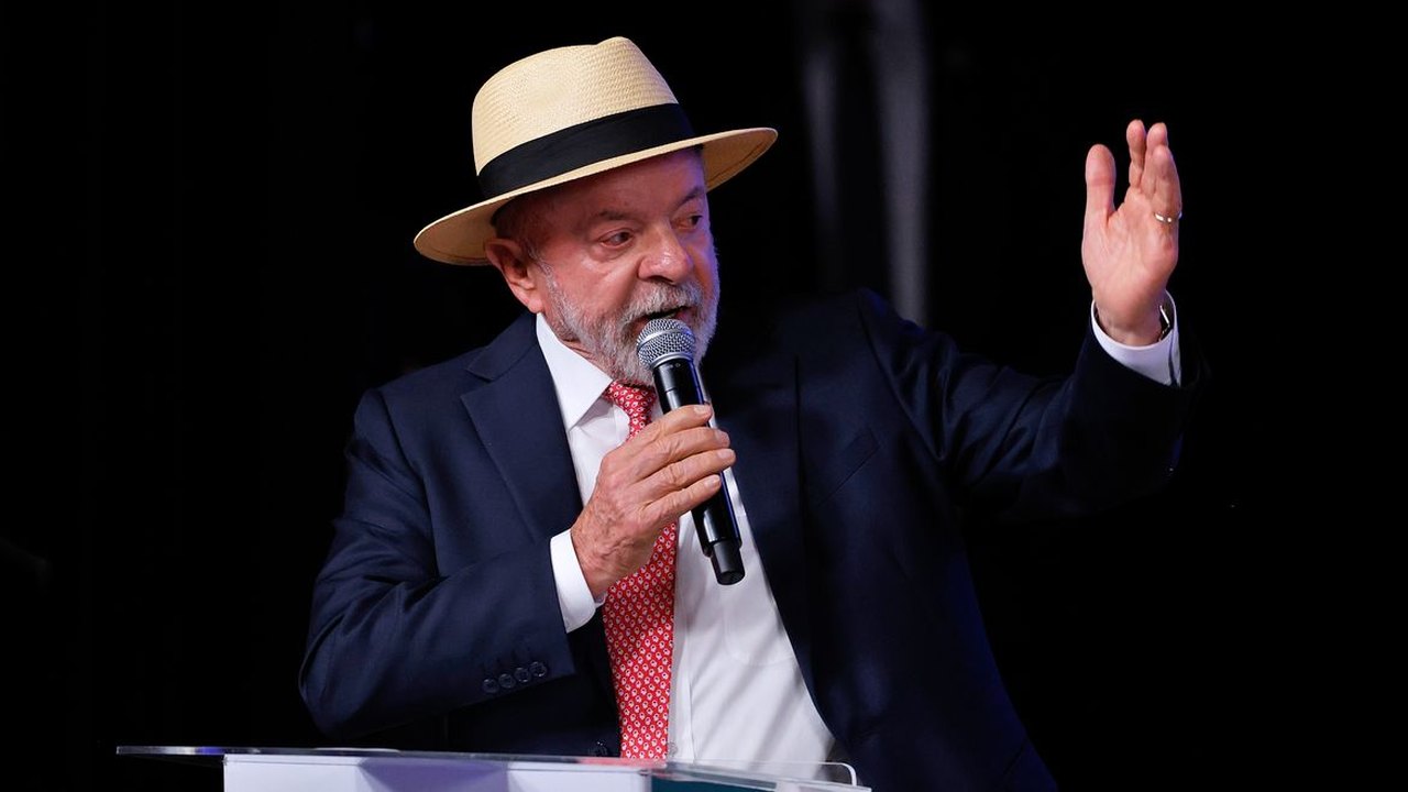 Lula parabeniza Colômbia após vitória de candidato de direita