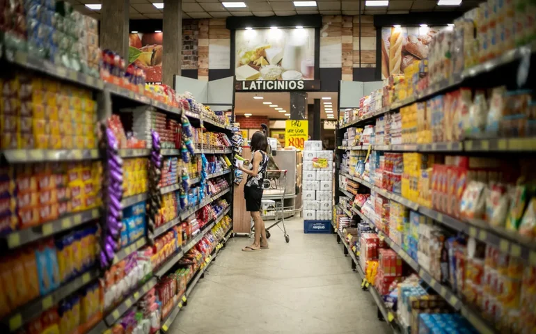 De camarão a filé mignon e iogurte grego: veja produtos que podem entrar na cesta básica nacional